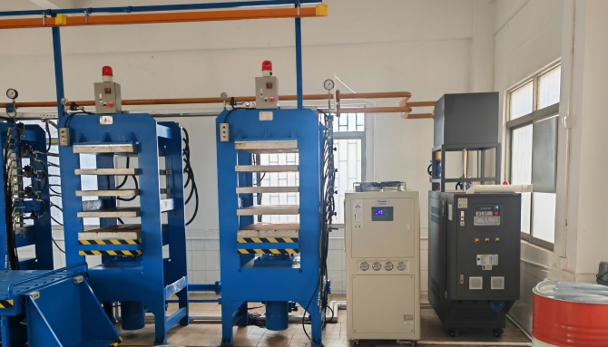 深圳某生產公司風冷式式冷水機項目